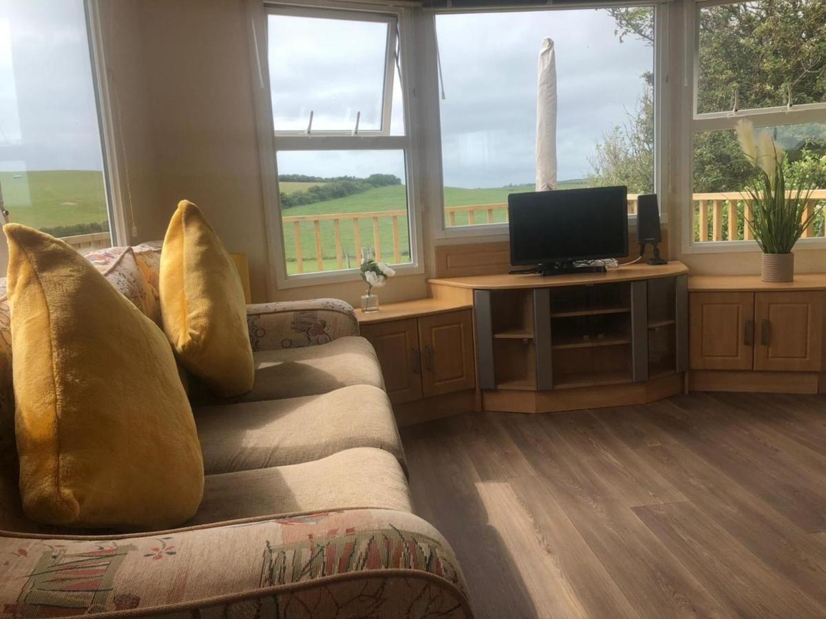Captivating 2-Bed Static Caravan In Holyhead Llanfachraeth Exterior foto
