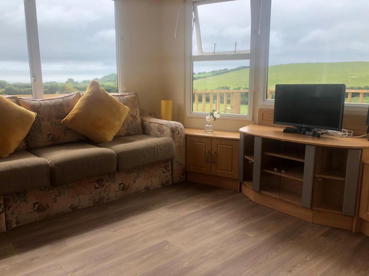 Captivating 2-Bed Static Caravan In Holyhead Llanfachraeth Exterior foto