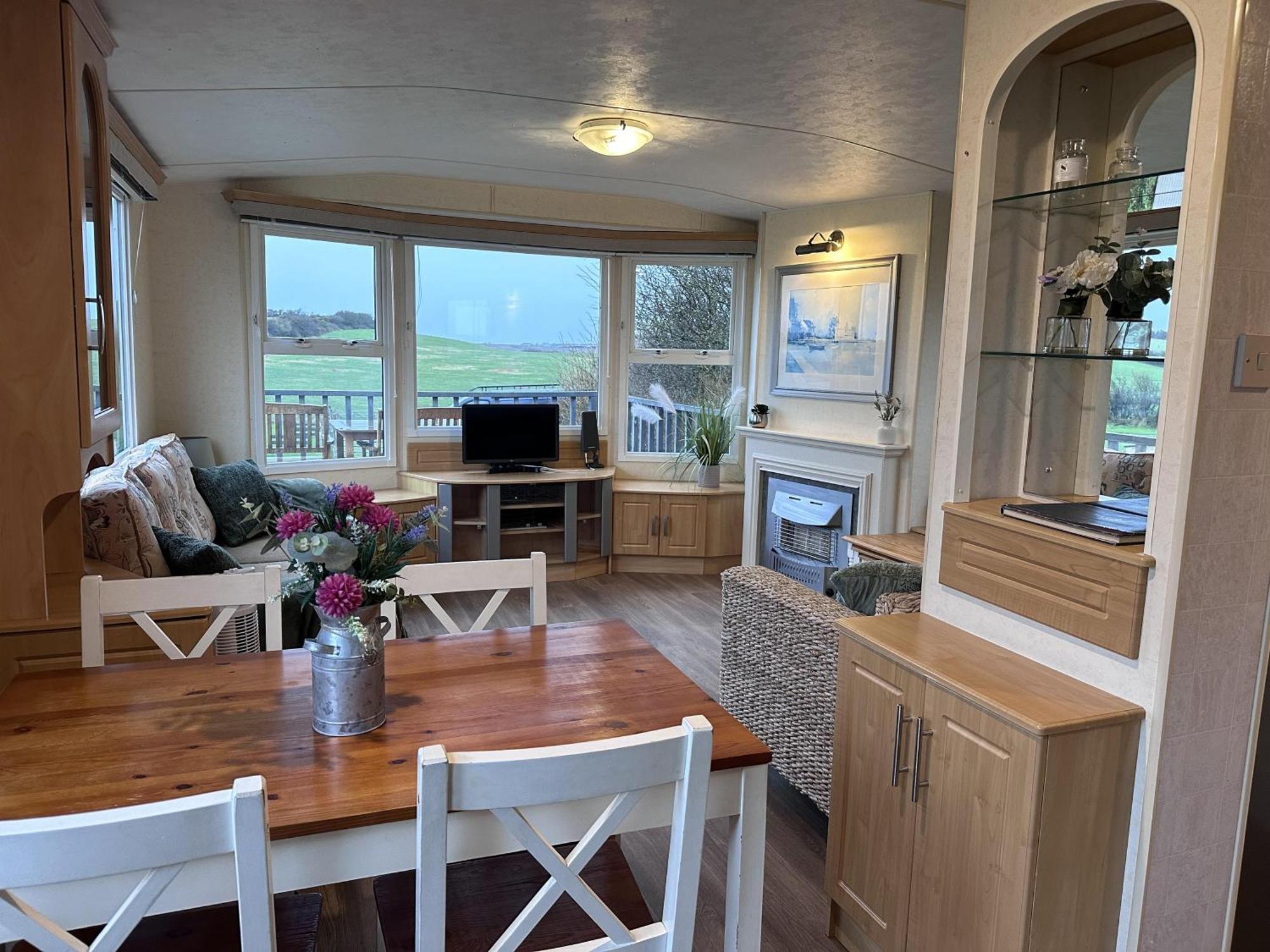 Captivating 2-Bed Static Caravan In Holyhead Llanfachraeth Exterior foto