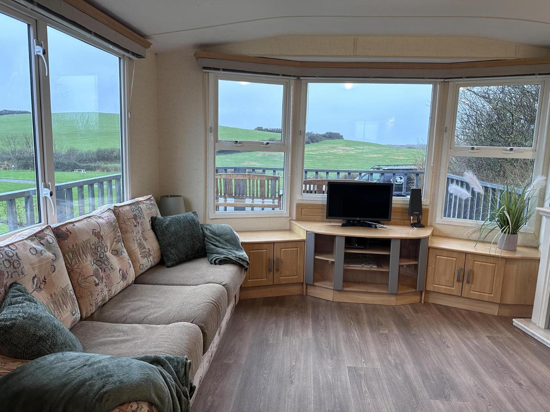 Captivating 2-Bed Static Caravan In Holyhead Llanfachraeth Exterior foto