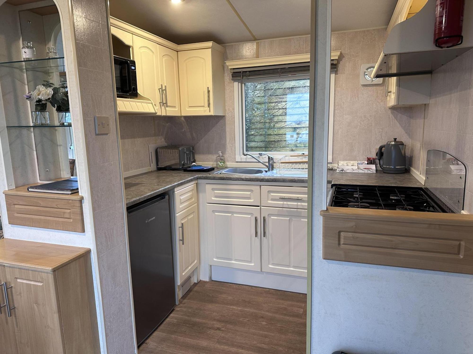 Captivating 2-Bed Static Caravan In Holyhead Llanfachraeth Exterior foto